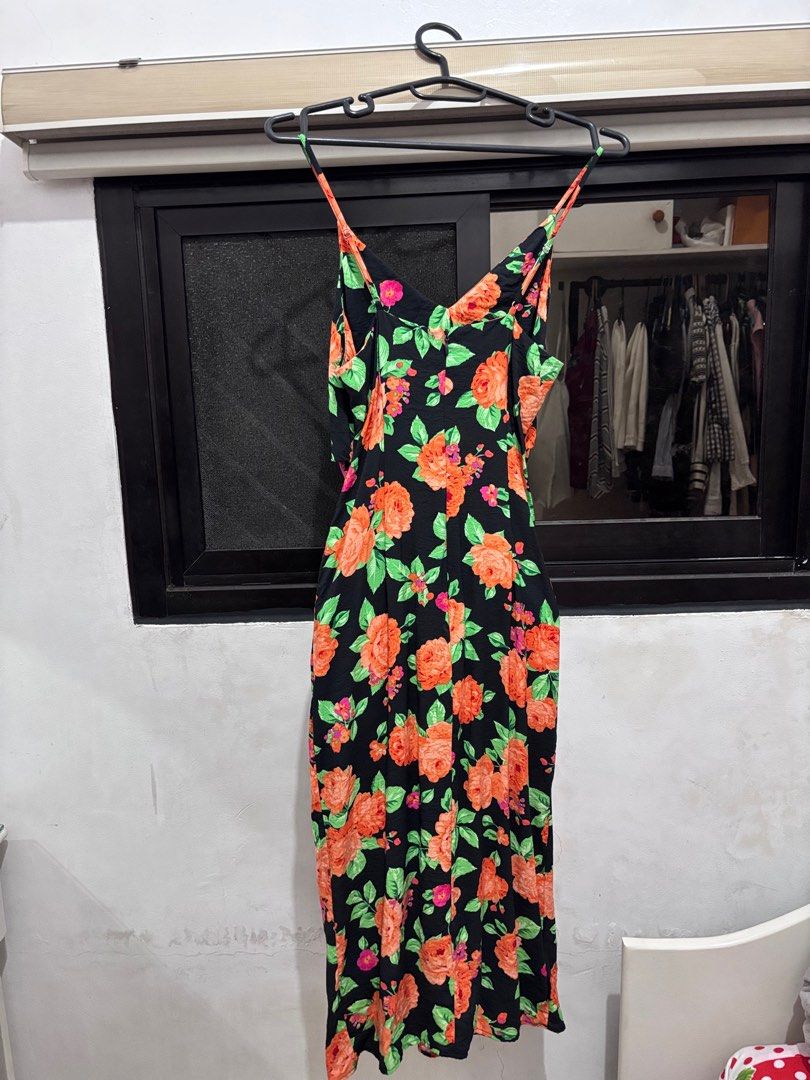 H&M floral midi dress (Category: Dresses) located in Meycauayan. Submitted by declutter0403 (Listing ID 1377489619, Image 2). Description: Best fit XS Bet na bet ko hindi na kasya sa akin 🥲 .
