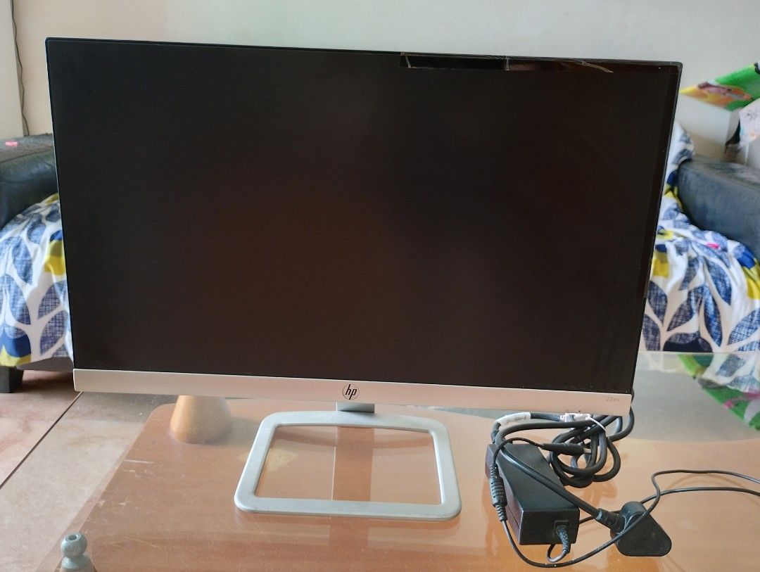 HP Monitor (Category: Monitor Screens) located in Singapore. Submitted by archanaseller (Listing ID 1377390823, Image 1). Description: - HP monitor - Includes power cable - screen distorted on right top - Sturdy stand - Perfect for work or gaming - Minor cosmetic wear - Fully functional.