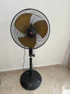 (Category: ) located in . Submitted by albear1 (Listing ID 1377381310, Image 1). Description: .