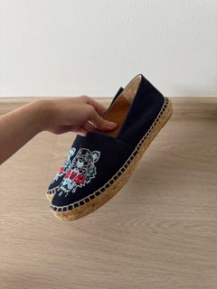 (Category: ) located in . Submitted by clearmywardrobesize.xs.s (Listing ID 1377410472, Image 1). Description: .