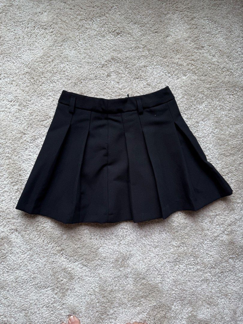 Kids Black PleatedSkirt (Category: Babies & Kids Fashion) located in Singapore. Submitted by p0tat0e (Listing ID 1377462759, Image 2). Description: Classic black pleated mini skirt with A-line silhouette and a hidden zipper closure. Deal at Bukit Gombak MRT..