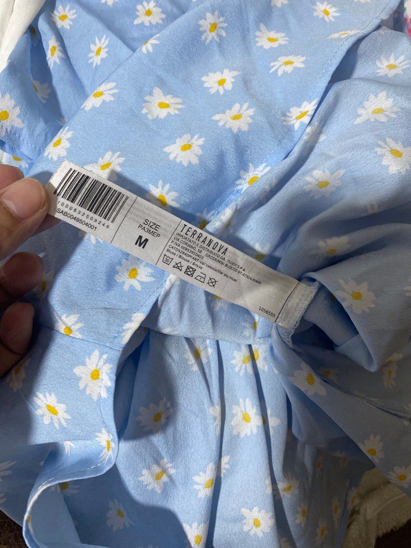 Light Blue Terranova Floral Blouse (Category: Blouses) located in Marikina City. Submitted by creatingmorespace (Listing ID 1377530827, Image 2). Description: Used once Very nice when worn Authentic, bought at Terranova Trinoma Presko ang fabric (Hindi manipis at hindi makapal).