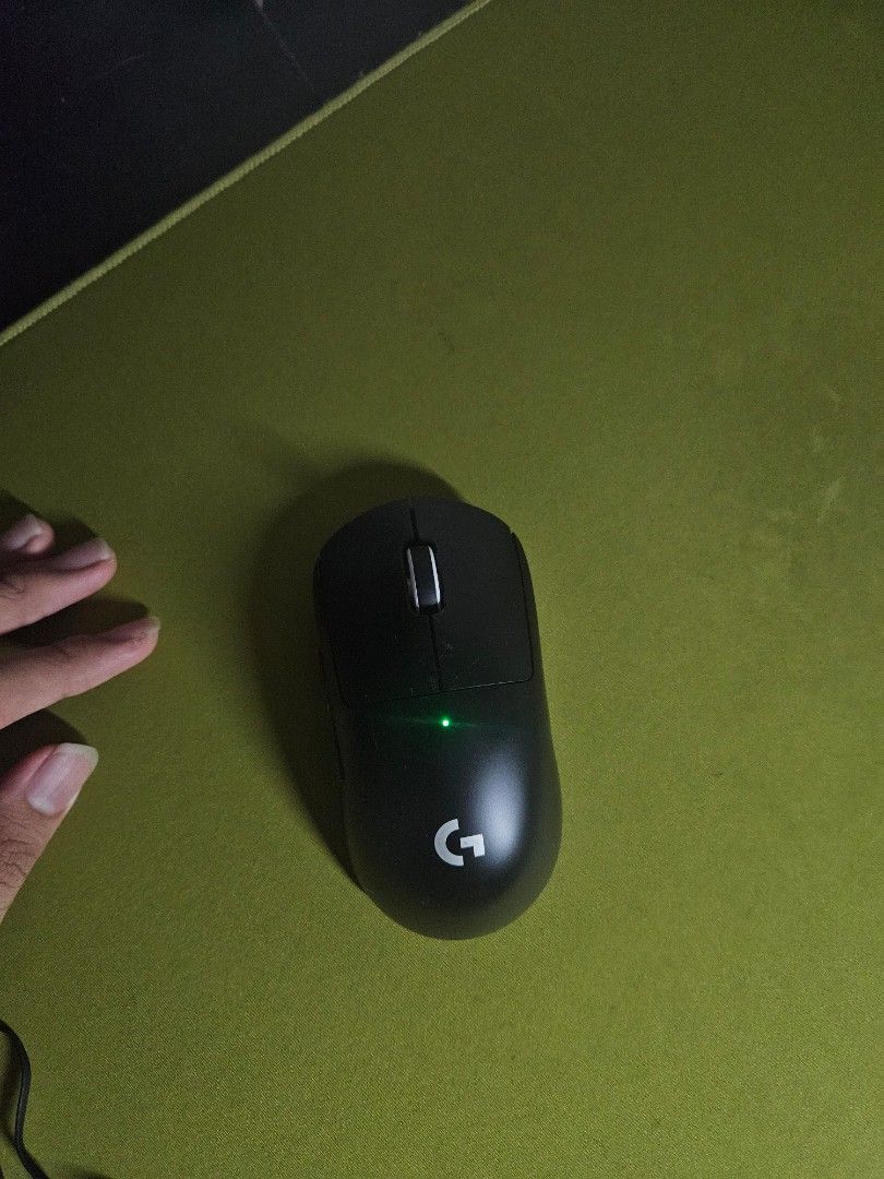 Logitech Superlight Wireless Gaming Mouse - Black (Category: Mouse & Mousepads) located in Singapore. Submitted by jettmain123 (Listing ID 1377429995, Image 1). Description: logitech superlight black wireless taken care of will include wireless charger and connector have ori box negotiable.