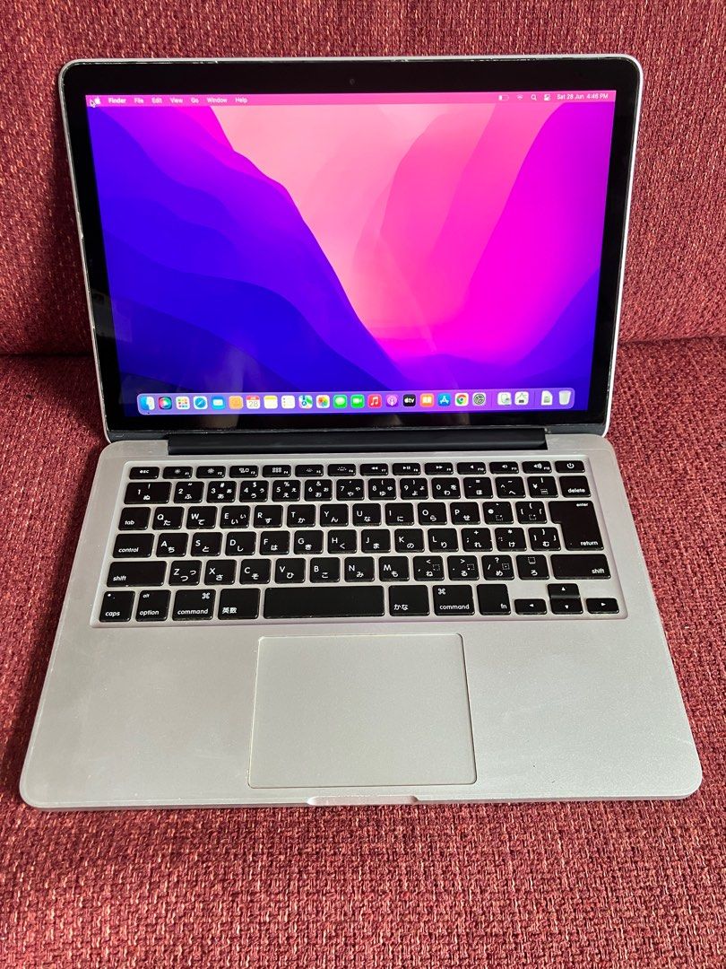 MacBook Pro A1502 (Category: Laptops & Notebooks) located in Singapore. Submitted by jiajun1315 (Listing ID 1377461938, Image 1). Description: all parts are working good .