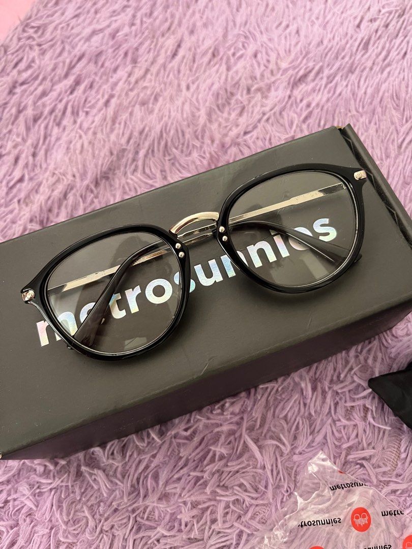 MetroSunnies Anti-rad Black Frame (Category: Sunglasses & Eyewear) located in Quezon City. Submitted by declutterwkaye (Listing ID 1377385870, Image 2). Description: Brandnew never worn Rfs: Hindi bagay on me🥲 Meetup: Cubao only ^^.