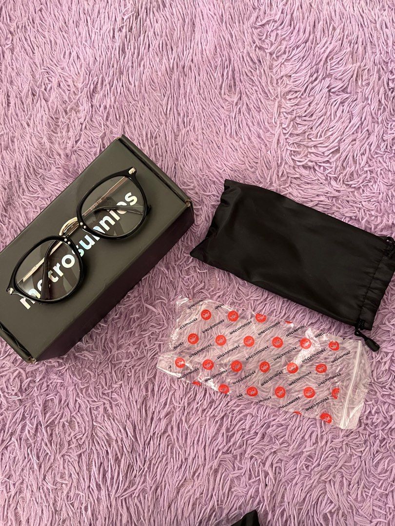 MetroSunnies Anti-rad Black Frame (Category: Sunglasses & Eyewear) located in Quezon City. Submitted by declutterwkaye (Listing ID 1377385870, Image 1). Description: Brandnew never worn Rfs: Hindi bagay on me🥲 Meetup: Cubao only ^^.