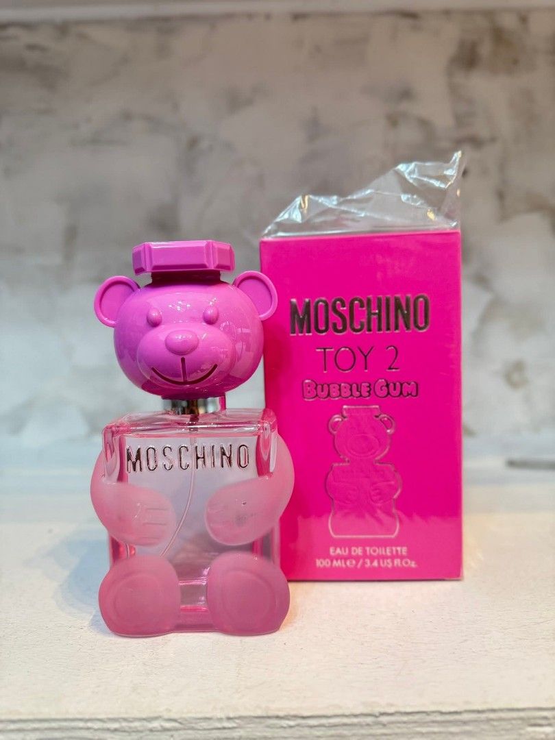 Moschino Toy 2 Bubblegum US TESTER (Category: Fragrance & Deodorants) located in Manila. Submitted by sashaclaires.x.x (Listing ID 1377559057, Image 1). Description: brand new & sealed 🩷 same bottle, same box sa original US TESTER PERFUME mabango! perfect pang gift 🫶🏻.
