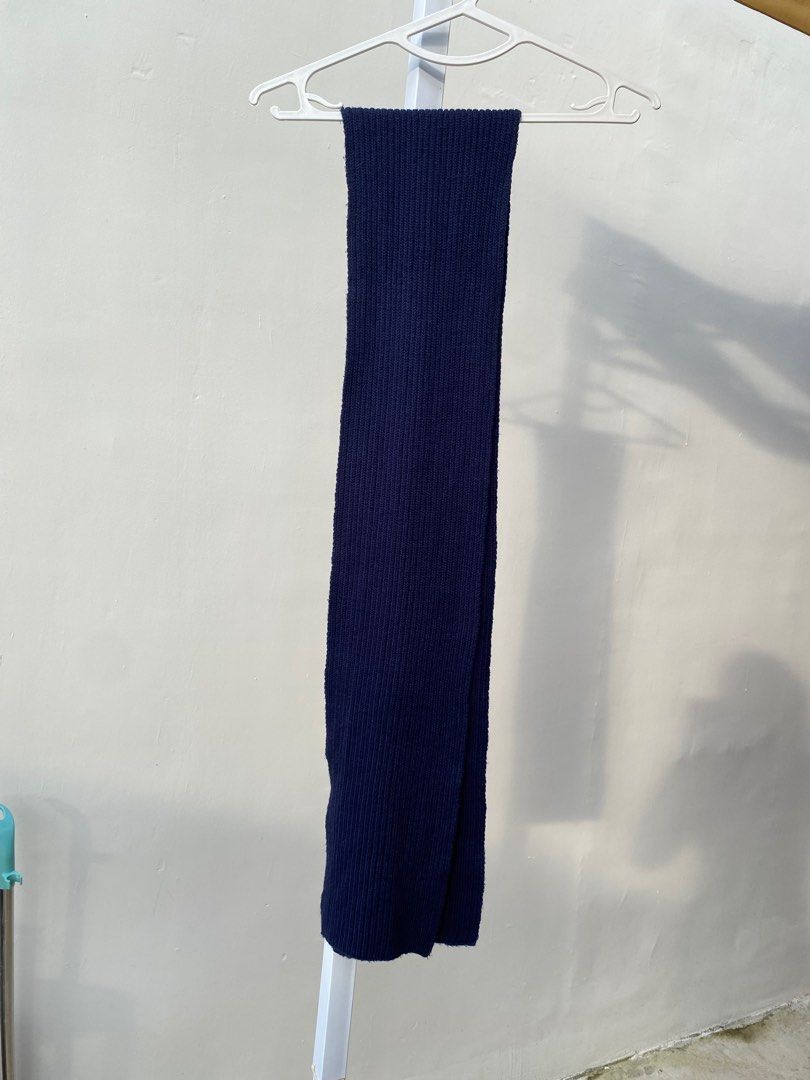 NAVY BLUE SCARF KNITTED (Category: Scarves) located in Santa Cruz. Submitted by narda_ (Listing ID 1377478750, Image 3). Description: good as new 10/10 navy blue ₱ 100+ SF 📍Santa Cruz, Laguna.
