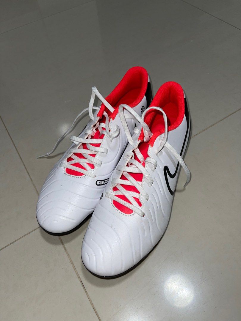 Nike Football Boots - Tiempo Legend 10 - Size 9 (Category: Racket & Ball Sports) located in Singapore. Submitted by user9010374632618 (Listing ID 1377488606, Image 1). Description: These Nike football boots are in great condition. worn ONCE and washed after because i dont like the fit please dm if interested.
