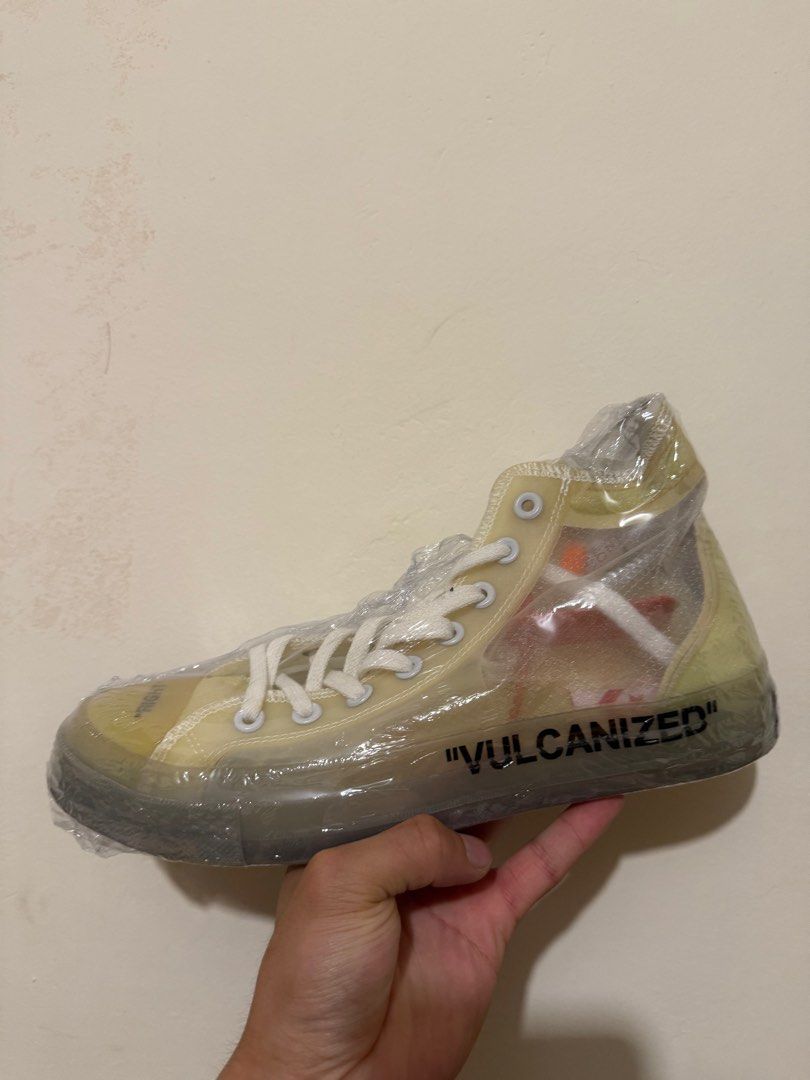 off whithe converse （分類：波鞋）位於 Hong Kong。 由 kevin010903 提交（商品編號 1377532338，圖片 1）。簡介： 買完擺返屋企好多年氧化晒 搬屋想清晒啲舊鞋。