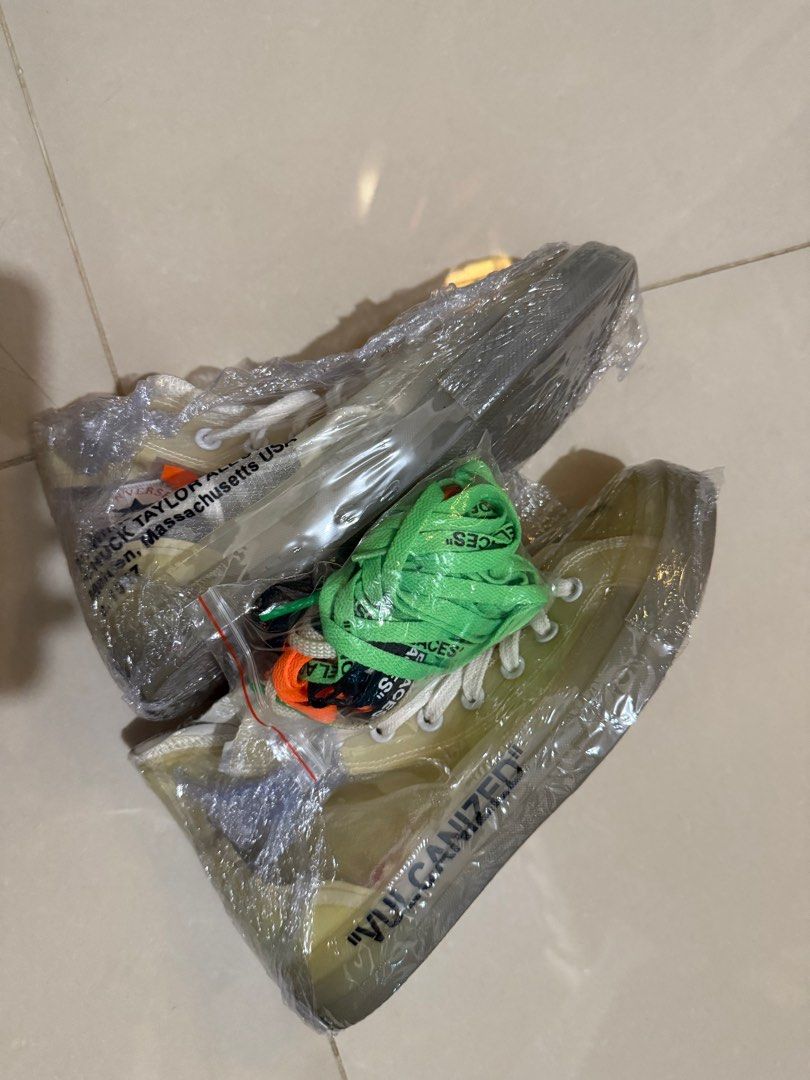 off whithe converse （分類：波鞋）位於 Hong Kong。 由 kevin010903 提交（商品編號 1377532338，圖片 2）。簡介： 買完擺返屋企好多年氧化晒 搬屋想清晒啲舊鞋。