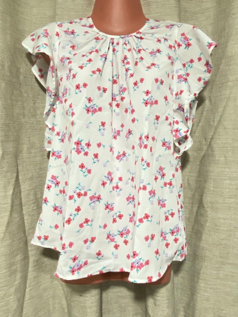Original Terranova Floral White Blouse (Category: Blouses) located in Marikina City. Submitted by creatingmorespace (Listing ID 1377530465, Image 1). Description: Used once Very nice when worn Not thin and not thick fabric (presko) Bought at Terranova Trinoma .