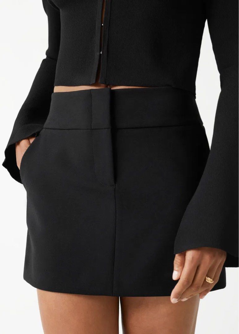 &other stories large Tailored mini skirt (Category: Skirts) located in Mandaue City. Submitted by cebugoods (Listing ID 1377430822, Image 1). Description: Size medium but fits large. With tags doesnt fit me. Great material.
