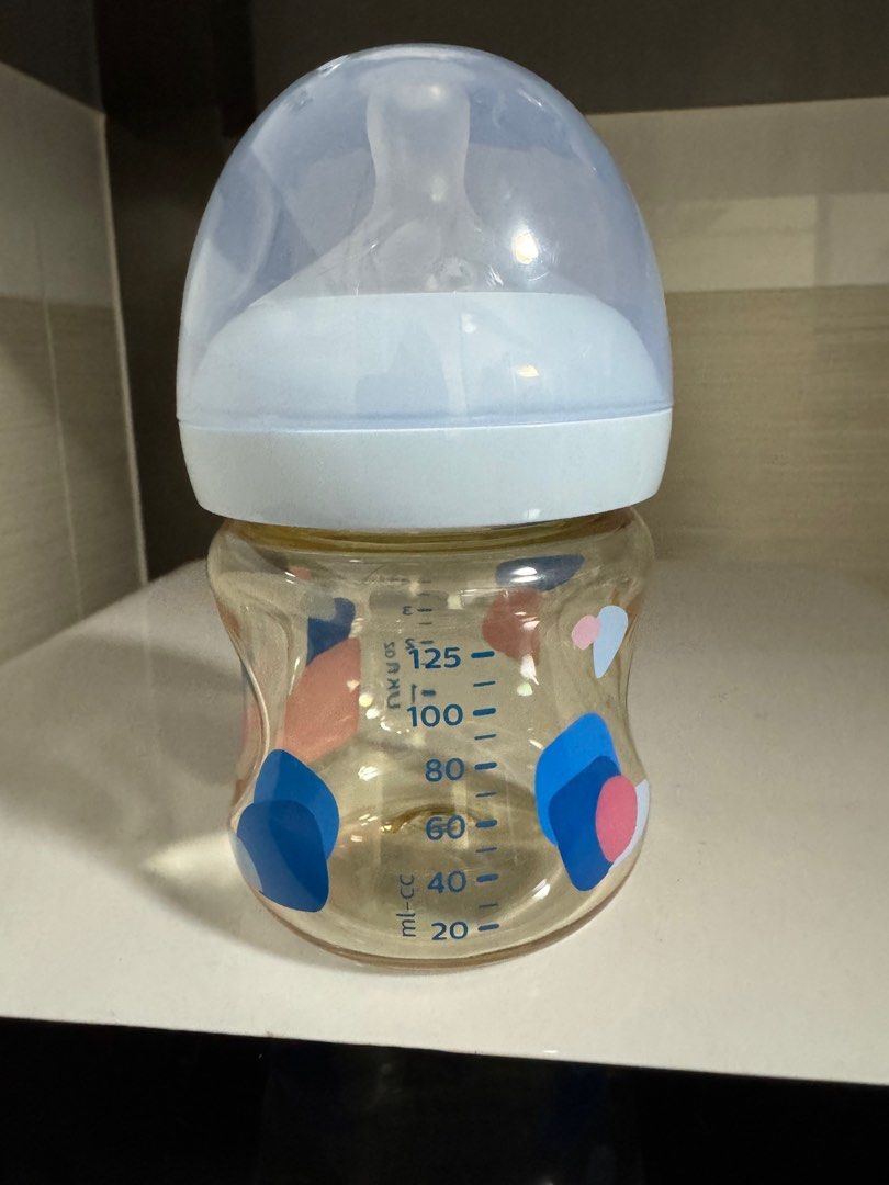 Philips Avent Baby Bottle 125ML (Category: Breastfeeding & Bottle Feeding) located in Singapore. Submitted by cty.closet (Listing ID 1377500124, Image 2). Description: Used Philips Avent baby bottle. Includes the nipple and cap. Size @ 125ml Bottle is clean and ready for use. Used for few times only as this bottle not suitable for my bb . Top up $2 for postage .