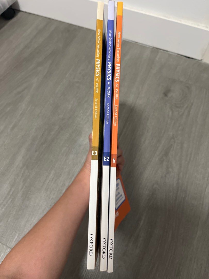 Physics At Work 5 E2 E3 （分類：教科書）位於 Hong Kong。 由 blueblueblueo3o 提交（商品編號 1377531561，圖片 3）。簡介： Physics書 99% 新 冇畫過 $70/1本 。