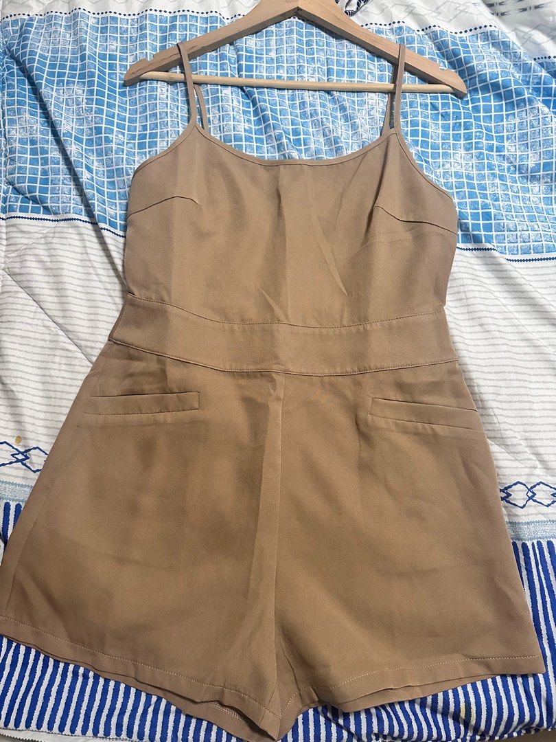 Plains and Prints (Category: Jumpsuits) located in General Santos City (Dadiangas). Submitted by preloved_threads03 (Listing ID 1377376824, Image 3). Description: Plains and Prints size small.