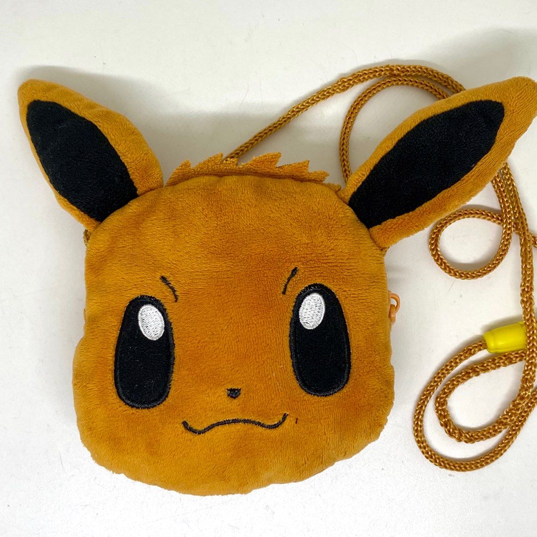 POKEMON EEVEE PLUSH COIN CASE SLING BAG (Category: Character Goods) located in Quezon City. Submitted by kitsune.treasures (Listing ID 1377507230, Image 1). Description: 📍Quezon City * MOD: J&T | Lalamove * MOP: GCASH | BPI No etiketa but high quality! ❤️ CONDITION: WHAT YOU SEE IS WHAT YOU GET. Dimensions: Kindly check the photos for the actual measurements. Please check all the photos for the condition of every item/s. SOME OF THE ITEMS HAVE S