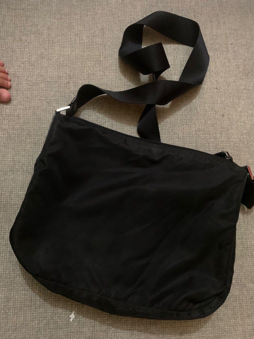 prada (Category: Sling Bags) located in Kota Kinabalu. Submitted by cjanjan86 (Listing ID 1377427331, Image 3). Description: good cntion .