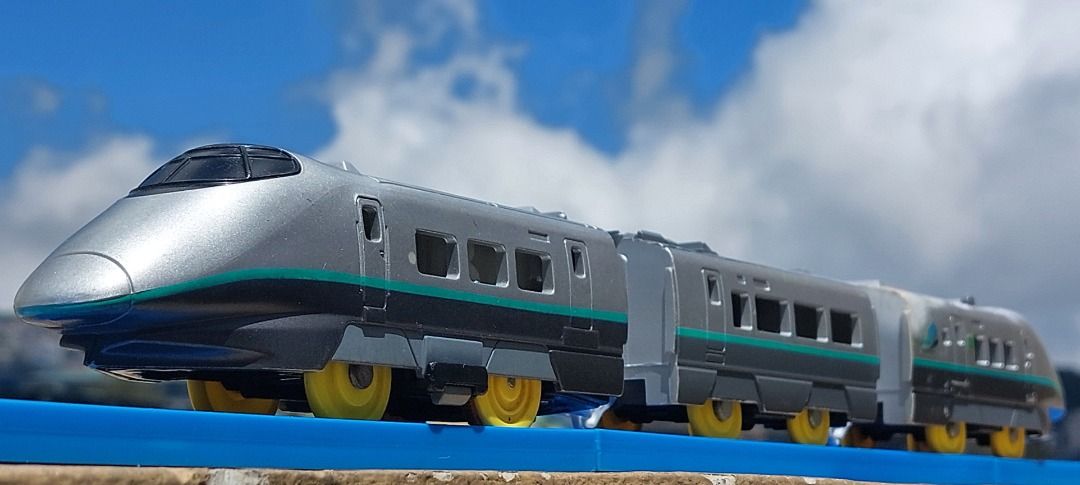 (Preloved) Plarail Series 400 Shinkansen Tsubasa (Category: Vehicle & Diecast Models) located in Baguio. Submitted by ryssocollects (Listing ID 1377459492, Image 1). Description: FOR SALE! Preloved Plarail Series 400 Shinkansen in the Tsubasa livery. *TRACKS ARE NOT INCLUDED - Working magnetic coupler - Non-corroded battery contacts ❗️ISSUES: - Not working - Has paint scratches - Hardened traction tires/ rubber (not melted) *Issues are visible in