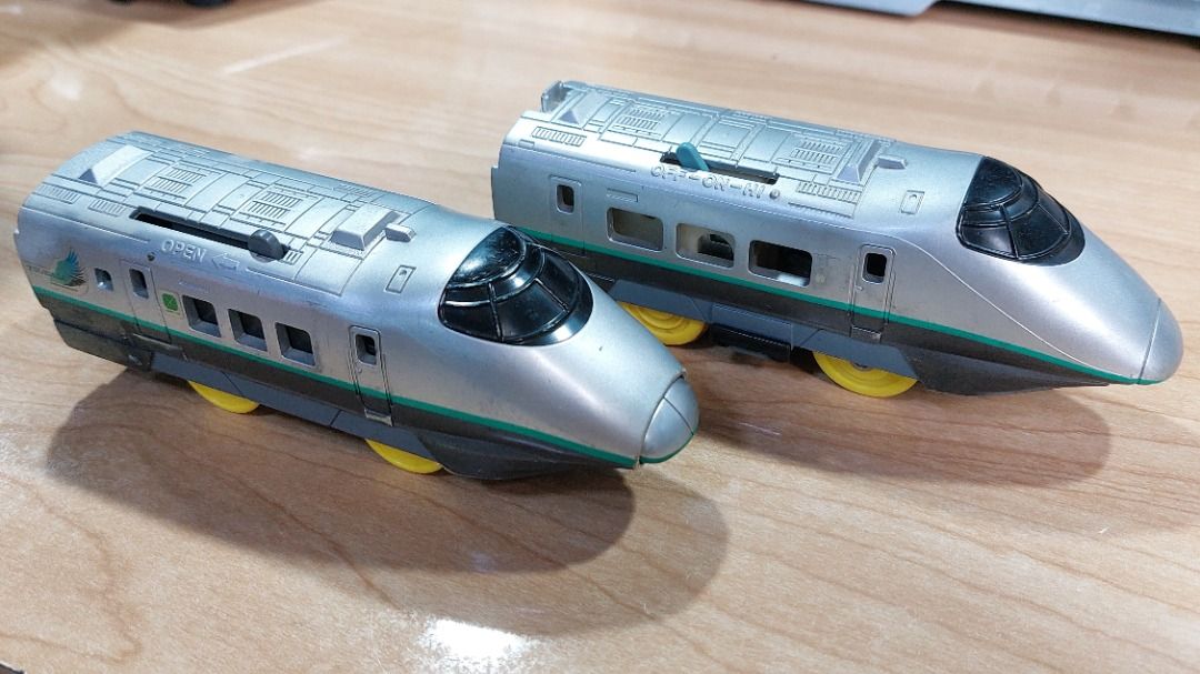 (Preloved) Plarail Series 400 Shinkansen Tsubasa (Category: Vehicle & Diecast Models) located in Baguio. Submitted by ryssocollects (Listing ID 1377459492, Image 2). Description: FOR SALE! Preloved Plarail Series 400 Shinkansen in the Tsubasa livery. *TRACKS ARE NOT INCLUDED - Working magnetic coupler - Non-corroded battery contacts ❗️ISSUES: - Not working - Has paint scratches - Hardened traction tires/ rubber (not melted) *Issues are visible in