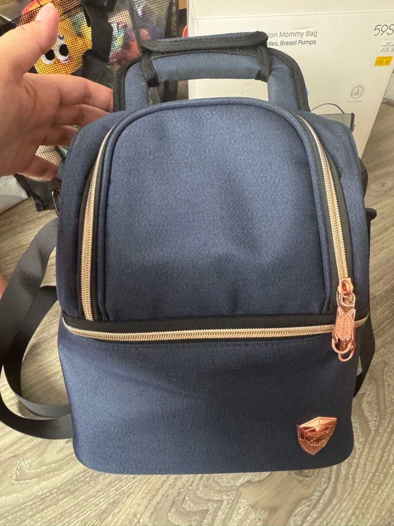 Princeton Cooler bag - Navy Blue with Rose Gold Zippers (Category: Diaper Bags & Wetbags) located in Singapore. Submitted by snowypenguin93 (Listing ID 1377404923, Image 1). Description: Stylish and functional mommy bag in navy blue with rose gold zippers. Features multiple compartments for organization, including a mesh pocket. Includes a top handle and a shoulder strap for easy carrying. Perfect for keeping baby essentials organized on the go. 