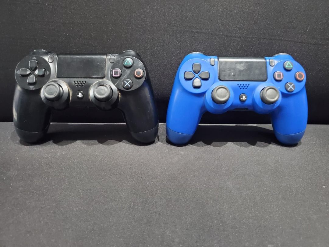 PS4 Controller ⚠️jUNK (Category: PlayStation) located in Davao. Submitted by johndesu1206484 (Listing ID 1377380965, Image 1). Description: This is a Junk Item ⚠️Buy with caution fully functional ang Black pag sa pc pero hindi ma connect sa ps4 and both ay hindi ma charge. kayo na po mag pa ayos. ang Blue Hindi gumagana. Note: Himdi pa po napaayos kaya di ko sure kong anong sira..