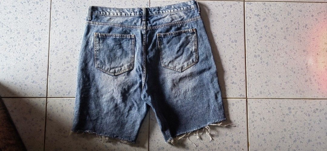 Random Distressed Denim Shorts (Category: Shorts) located in Cagayan de Oro. Submitted by james_dig (Listing ID 1377440579, Image 2). Description: excellent condition size LARGE on tag waist-36-37" length-20" leg opening-11" color may vary due to lighting manage expectations for item is from ukay.