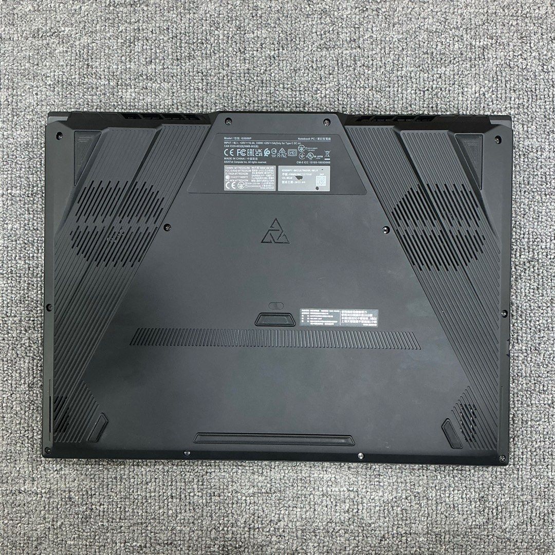 由 dongdong3c (刊登 ID 1377473007，圖片 2) 提交，位於 台東縣 (Taitung) 的 ROG Zephyrus Duo 16 黑色 64GB 4TB RTX4090 電競筆電 台東 二手筆電 #148j (類別：電腦)，說明：ROG Zephyrus Duo 16 GX650P 螢幕｜16 吋 處理器｜Ryzen 9 7945HX 顯示卡｜RTX 4090 記憶體｜64GB 儲存空間｜4TB 配件｜無盒裝有充電器 — #二手筆電 #ROG #電競筆電 #台東 #高階筆電。