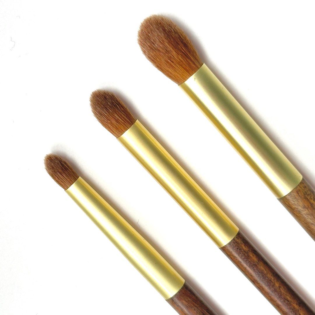 Sable/Weasel Hair Tapered Eyeshadow/Highlighter/Concealer Brush (Category: Makeup) located in Singapore. Submitted by fcc_0616 (Listing ID 1374647246, Image 1). Description: Model: K01 Total length: 140mm Hair length: 10mm Hair width: 6mm Hair type: Sable hair Price: SGD7 Model: K02 Total length: 142mm Hair length: 12mm Hair width: 9mm Hair type: Sable hair Price: SGD8 Model: K03 Total length: 148mm Hair length: 18mm Hair width: 12mm Hair type: S