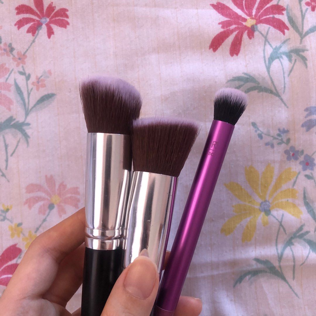 [SET] Real Techniques Concealer Brush - Make up brushes (Category: Makeup) located in Paranaque City. Submitted by sell_enagomez (Listing ID 1377521082, Image 1). Description: ₱100 only for 3 brushes - Used but well-maintained - RT Brush is from a set; it’s a bit sticky na (used 3 times only) - Black brushes are from the orange app lang (used around 5 times) - Manage your expectations please! .