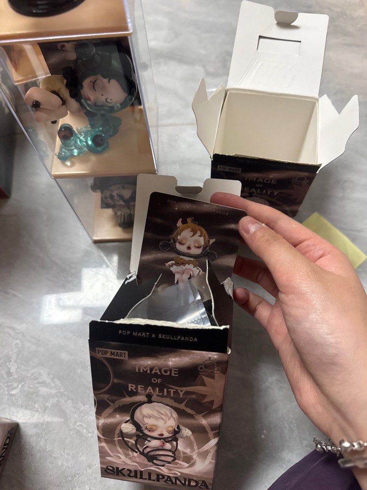 SKULLPANDA （分類：設計師玩具及盲盒）位於 Hong Kong。 由 wingwingggg_ 提交（商品編號 1377522621，圖片 3）。簡介： 全新未拆袋！抽多左隻重覆左！。