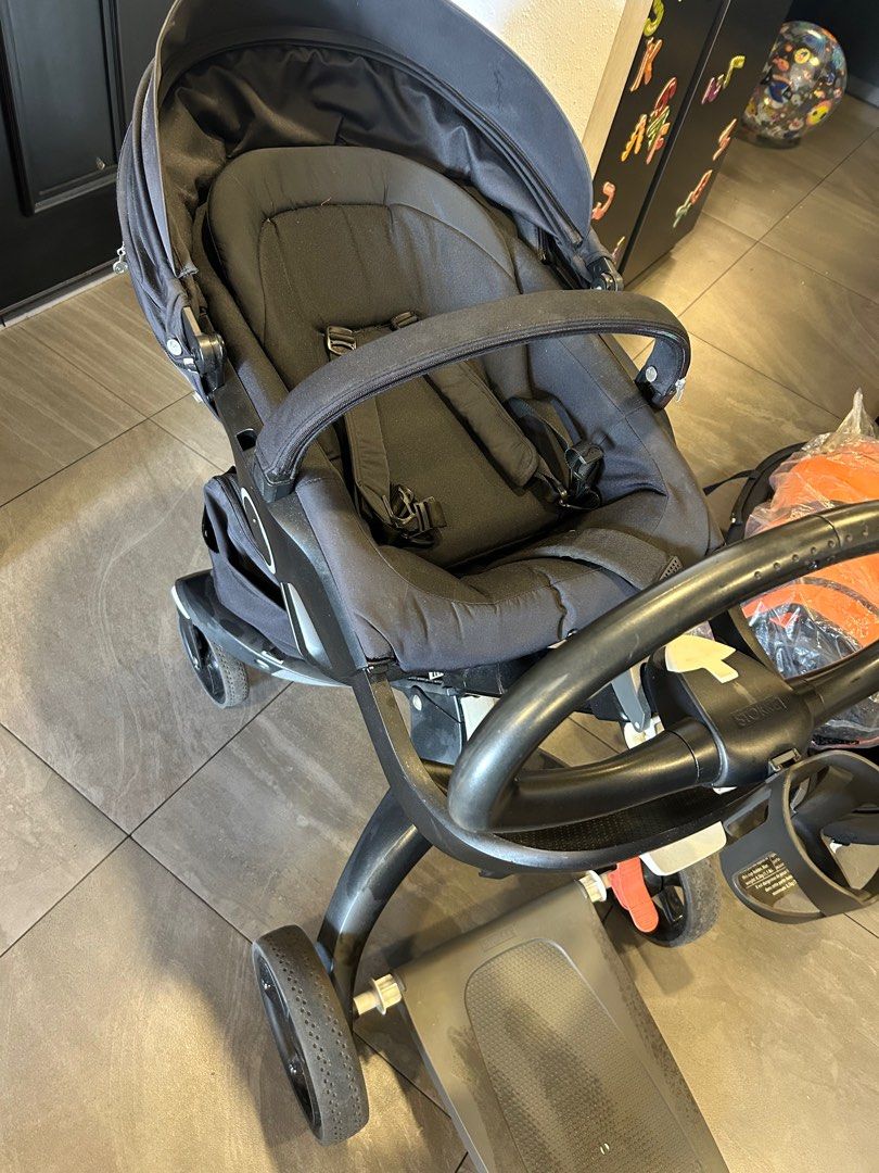 Stokke Xplory Stroller with accessories (Category: Strollers) located in Singapore. Submitted by vivmay (Listing ID 1377386384, Image 1). Description: Full set: - Stroller - Baby bassinet - Pram pack - Rain cover - Stroller bag - Cup holder - Umbrella - Ride on board .