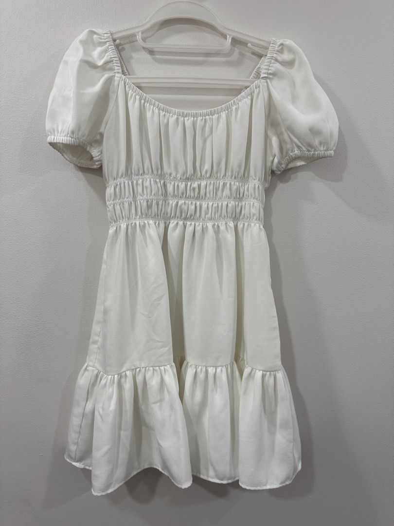 Tayo Studio Penelope White Mini Dress (Category: Dresses) located in Quezon City. Submitted by prebyeee (Listing ID 1377432106, Image 1). Description: Used once for a party With side pockets 💯 Size: XS-S.