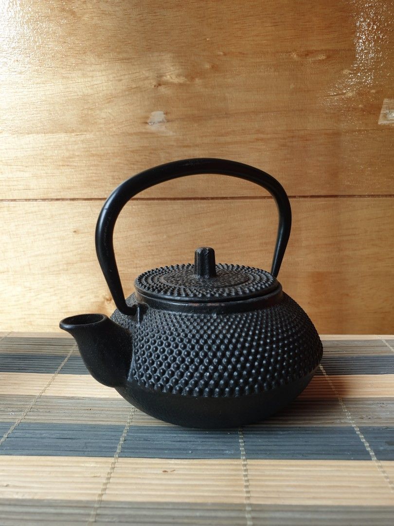 Tetsubin Japanese Cast Iron Kettle (Category: Cookware & Accessories) located in Iligan City. Submitted by sariranaw (Listing ID 1377484490, Image 1). Description: very good condition 4.5x5 inches we are iligan city based we ship nationwide payment first.