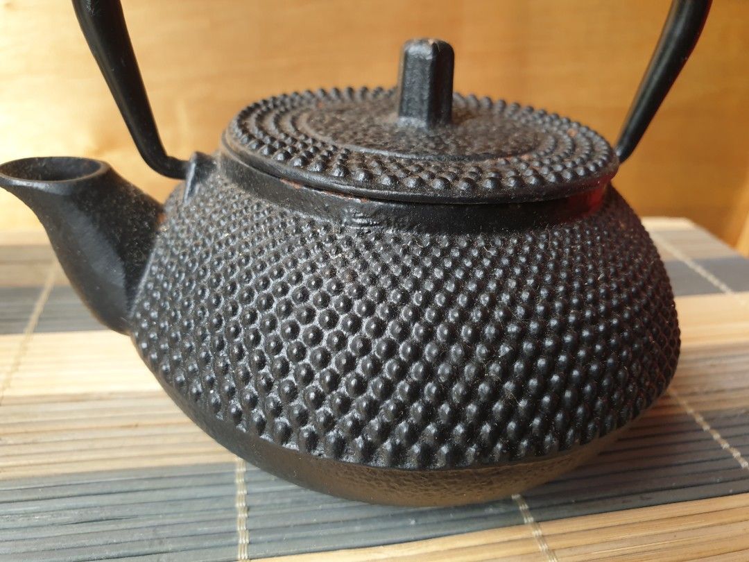 Tetsubin Japanese Cast Iron Kettle (Category: Cookware & Accessories) located in Iligan City. Submitted by sariranaw (Listing ID 1377484490, Image 2). Description: very good condition 4.5x5 inches we are iligan city based we ship nationwide payment first.