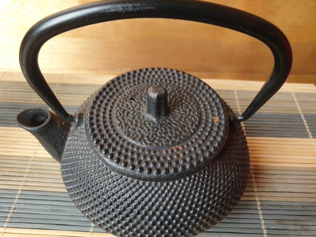 Tetsubin Japanese Cast Iron Kettle (Category: Cookware & Accessories) located in Iligan City. Submitted by sariranaw (Listing ID 1377484490, Image 3). Description: very good condition 4.5x5 inches we are iligan city based we ship nationwide payment first.