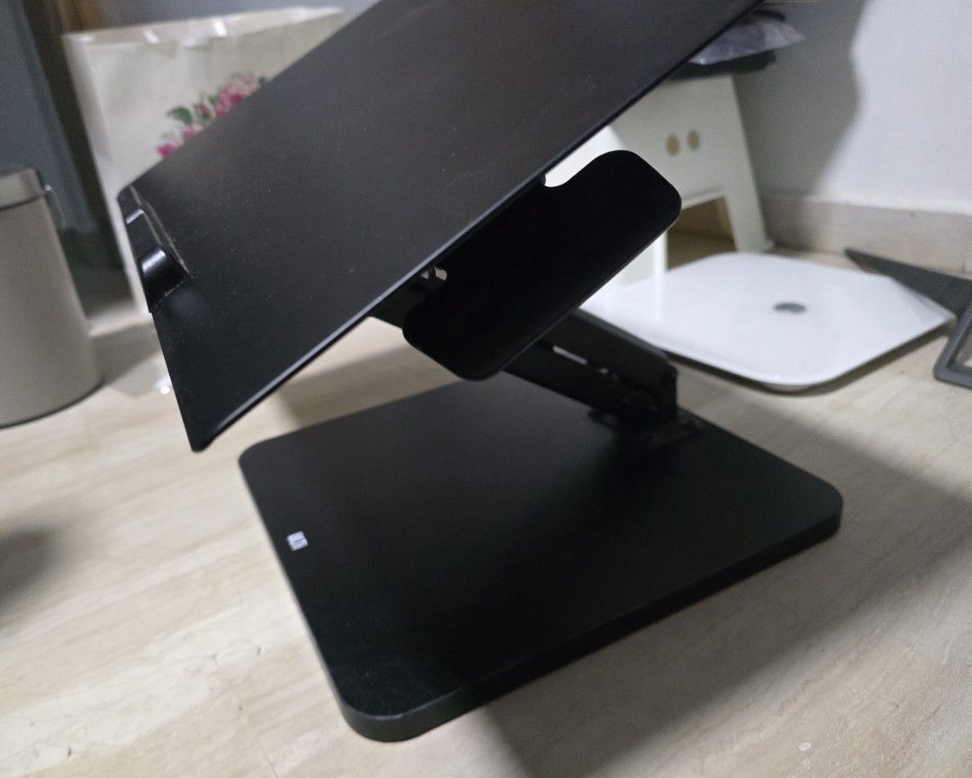 ULTi Ascent Laptop stand (Category: Other Accessories) located in Singapore. Submitted by cheesebiscot (Listing ID 1377547807, Image 2). Description: Dont have the space for this, hence selling away. Pickup only ty..