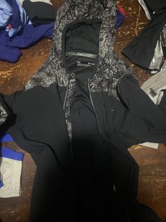 (Category: ) located in . Submitted by hype_tech_n_wears (Listing ID 1377543835, Image 1). Description: .