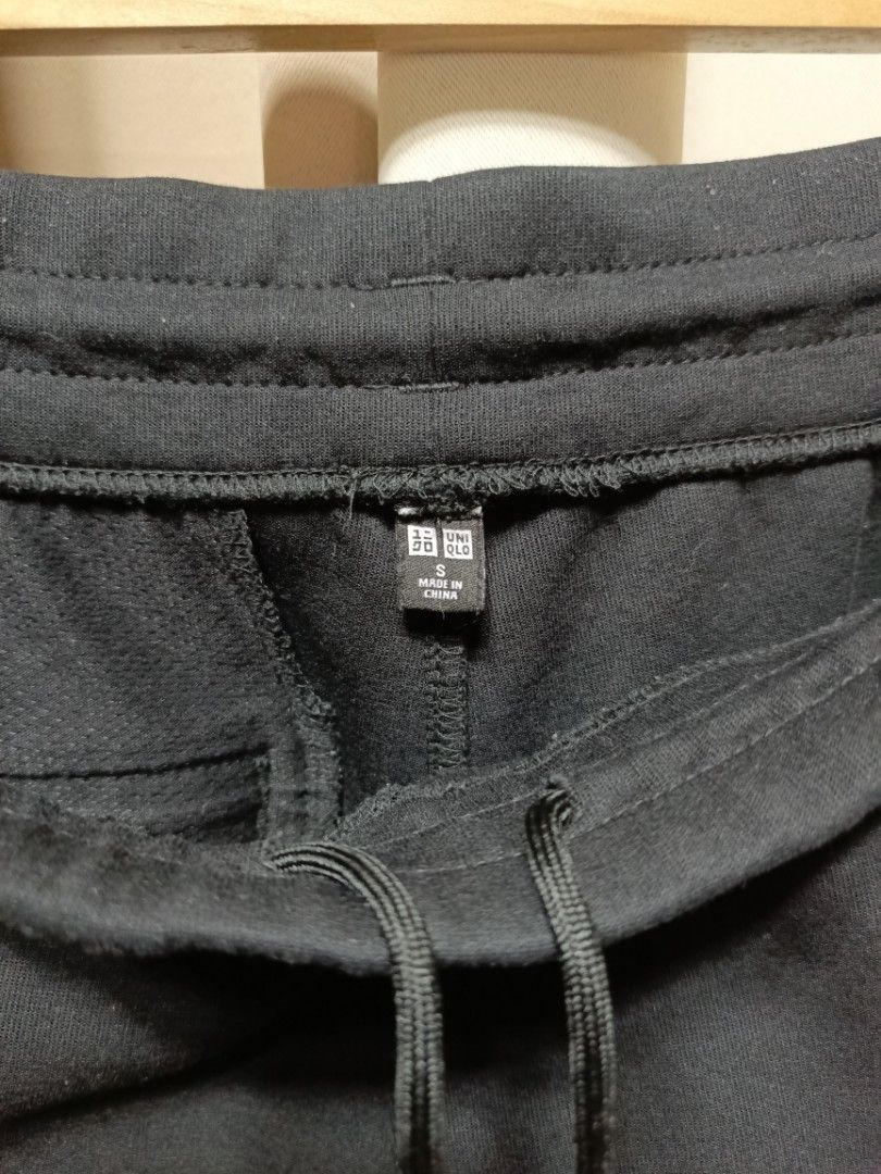Uniqlo Men's Ultra Stretch Active Jogger Pants (Category: Joggers) located in Bulacan. Submitted by kennmoldez (Listing ID 1377409396, Image 3). Description: Small on tag W 26-32 L 38 Excellent Condition No issue MOP: Gcash (Payment first) Courier: J&T, Lalamove Location: SJDM, Bulacan.