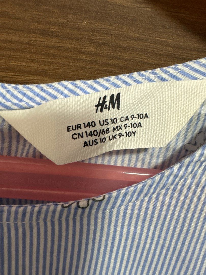 (US 10) Almost New H&M Pretty Dress (Category: Babies & Kids Fashion) located in Singapore. Submitted by owlmama (Listing ID 1377495387, Image 2). Description: Wore once almost new, size US 10, self collect or via mail please :).