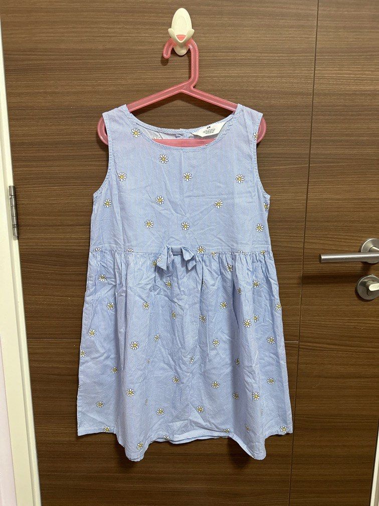 (US 10) Almost New H&M Pretty Dress (Category: Babies & Kids Fashion) located in Singapore. Submitted by owlmama (Listing ID 1377495387, Image 1). Description: Wore once almost new, size US 10, self collect or via mail please :).