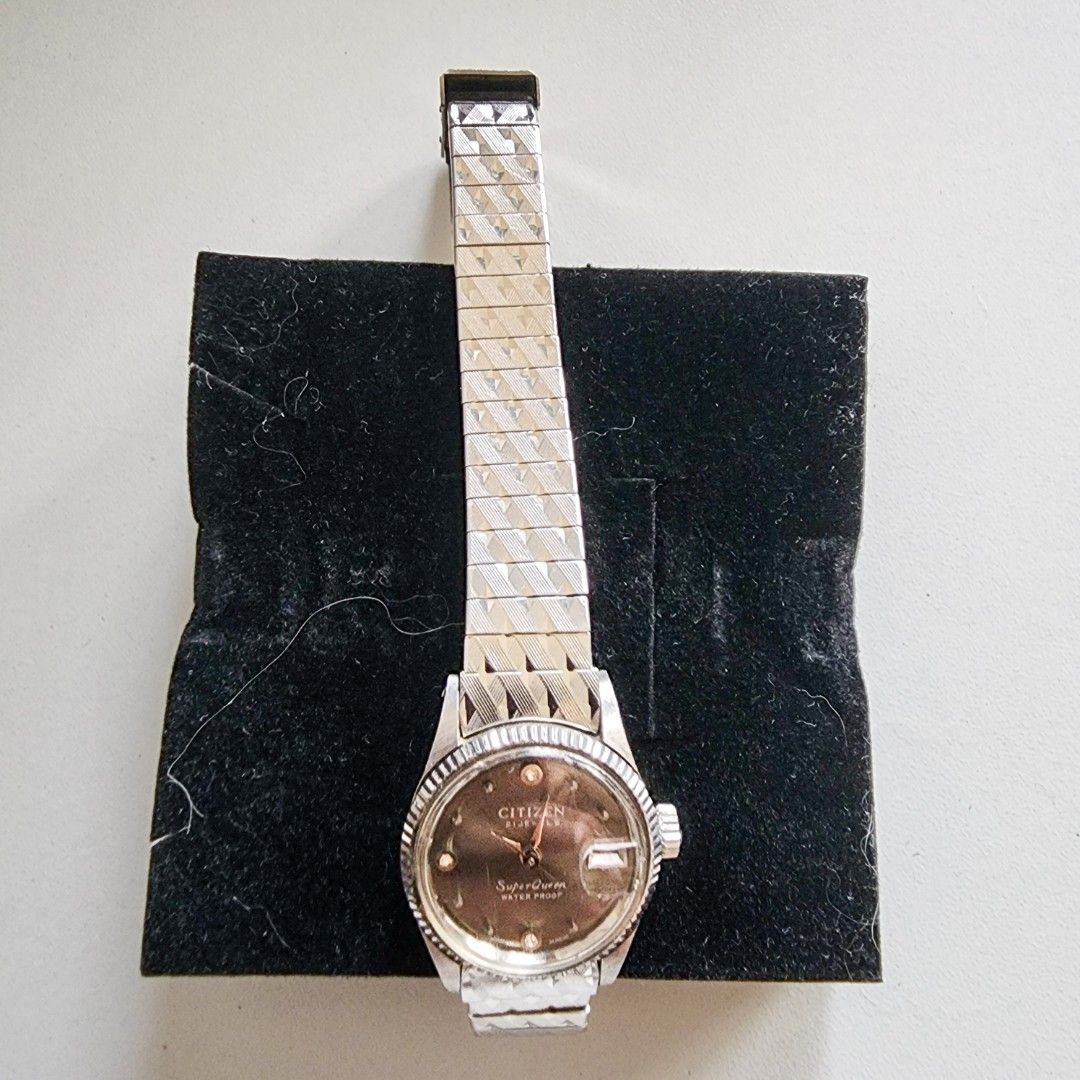 Vintage Citizen Super Ocean Watch (Category: Women's Watches) located in Quezon City. Submitted by hoshication (Listing ID 1377378412, Image 2). Description: Vintage Citizen "Super Ocean" watch • Textured silver-tone bracelet • Manual wind • Water-resistant (as marked, vintage spec) • Domed crystal w/ magnified date - Strap and clasp still in good condition - Great for collectors, display, or restoration 🏷 Price negotiable Payment Options: • BPI