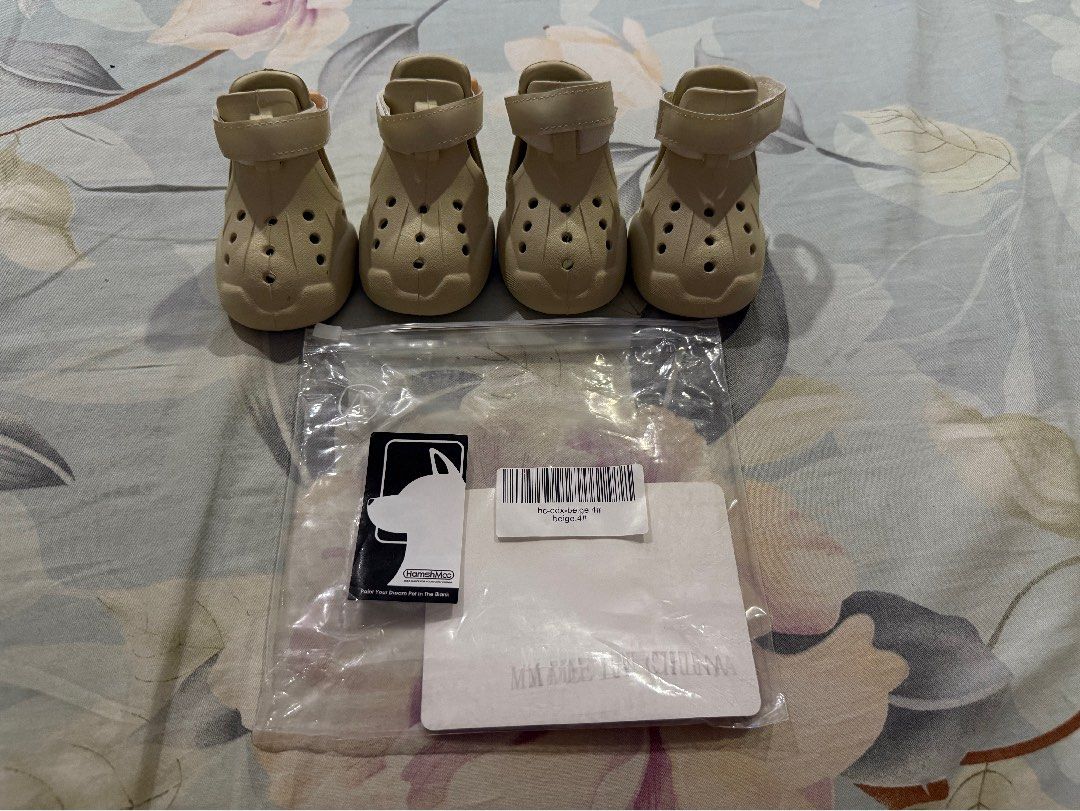 Walking boots for small (medium dogs) + free disposable boots (Category: Homes & Other Pet Accessories) located in Mandaluyong City. Submitted by noel_ramos (Listing ID 1377539362, Image 2). Description: ** FREE DISPOSABLE DOG BOOTS (SIZE: MEDIUM (FOR 15-35LBS / 7-16KG)** Breathable walking pet boots Product Specifications: Brand: HamshMoc Type : Pet Shoes Color: Beige Material: EVA + Reflective Strips Features: Adjustable Elasticity Features: Re