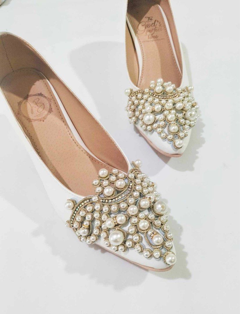 Wedding Shoes (Category: Sandals) located in Manila. Submitted by benilynesc86212 (Listing ID 1377403974, Image 1). Description: 37-38 Hindi po nagamit.