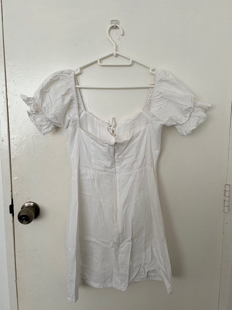 White puff sleeves mini dress (Category: Dresses) located in Quezon City. Submitted by http.ashi (Listing ID 1377380597, Image 2). Description: used once fits xs-s .