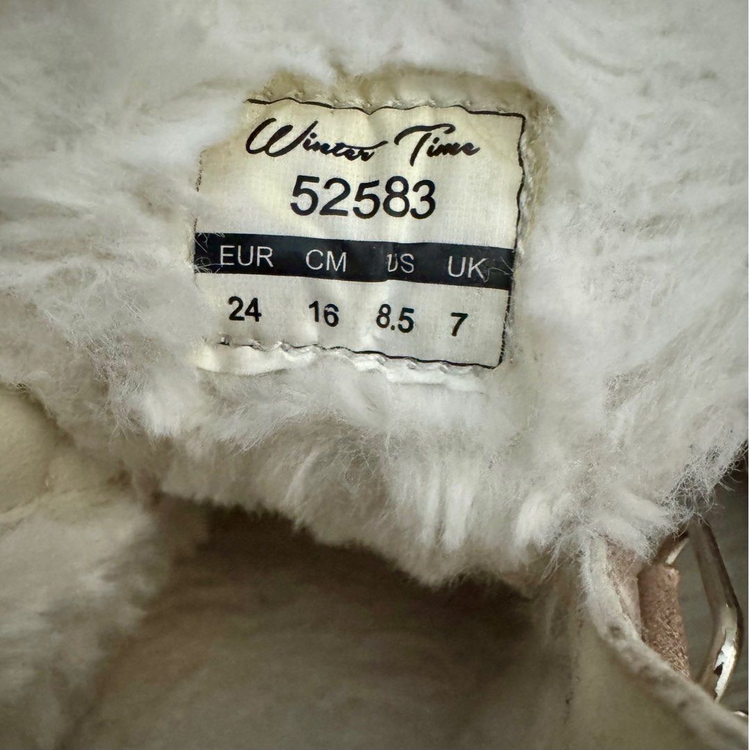 Winter Time Blush Pink Boots (Category: Babies & Kids Fashion) located in Singapore. Submitted by peppermintyy (Listing ID 1377443241, Image 3). Description: Size: EUR 24 Condition: 9/10 Worn for x1 Overseas trip only..