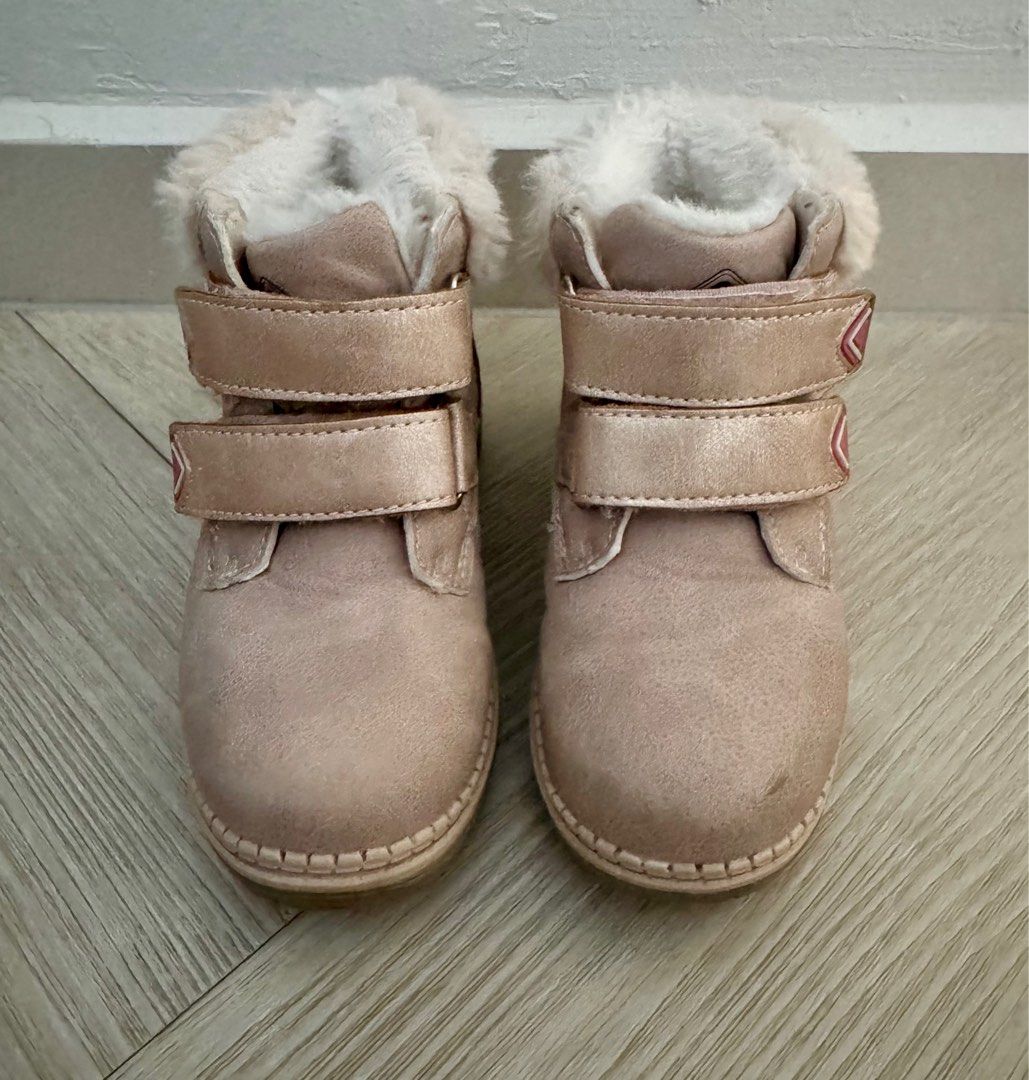 Winter Time Blush Pink Boots (Category: Babies & Kids Fashion) located in Singapore. Submitted by peppermintyy (Listing ID 1377443241, Image 2). Description: Size: EUR 24 Condition: 9/10 Worn for x1 Overseas trip only..