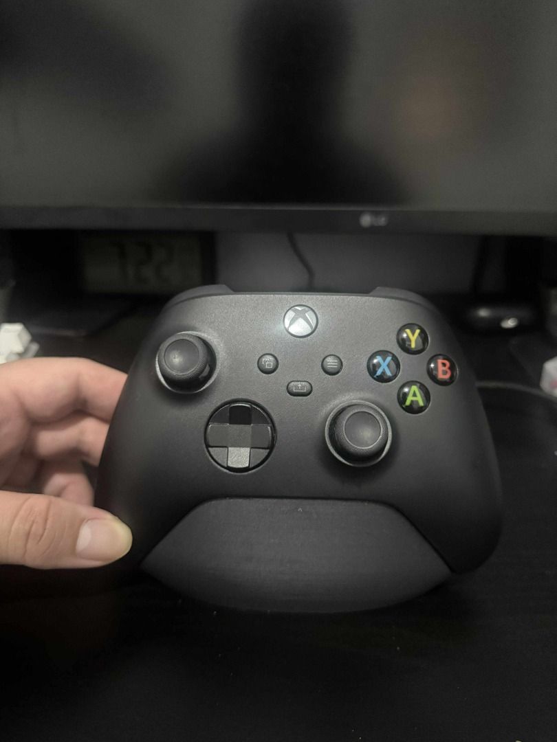 Xbox Wireless Controller Carbon Black (Category: Xbox) located in Quezon City. Submitted by kvnmercado (Listing ID 1377558998, Image 1). Description: FS. Xbox Wireless Controller Carbon Black Experience the modernized design of the Xbox Wireless Controller in Carbon Black, featuring sculpted surfaces and refined geometry for enhanced comfort and effortless control during gameplay with battery usage up to 40 hours.* Stay on target with the hybrid 