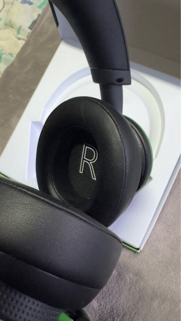 XBOX Wireless Headset for Series X/S (Category: Headphones & Headsets) located in Makati City. Submitted by alinauy (Listing ID 1377497132, Image 3). Description: XBOX Wireless Headset for Series X/S Great condition No flaking and no issues Complete accessories (unused type C connector).