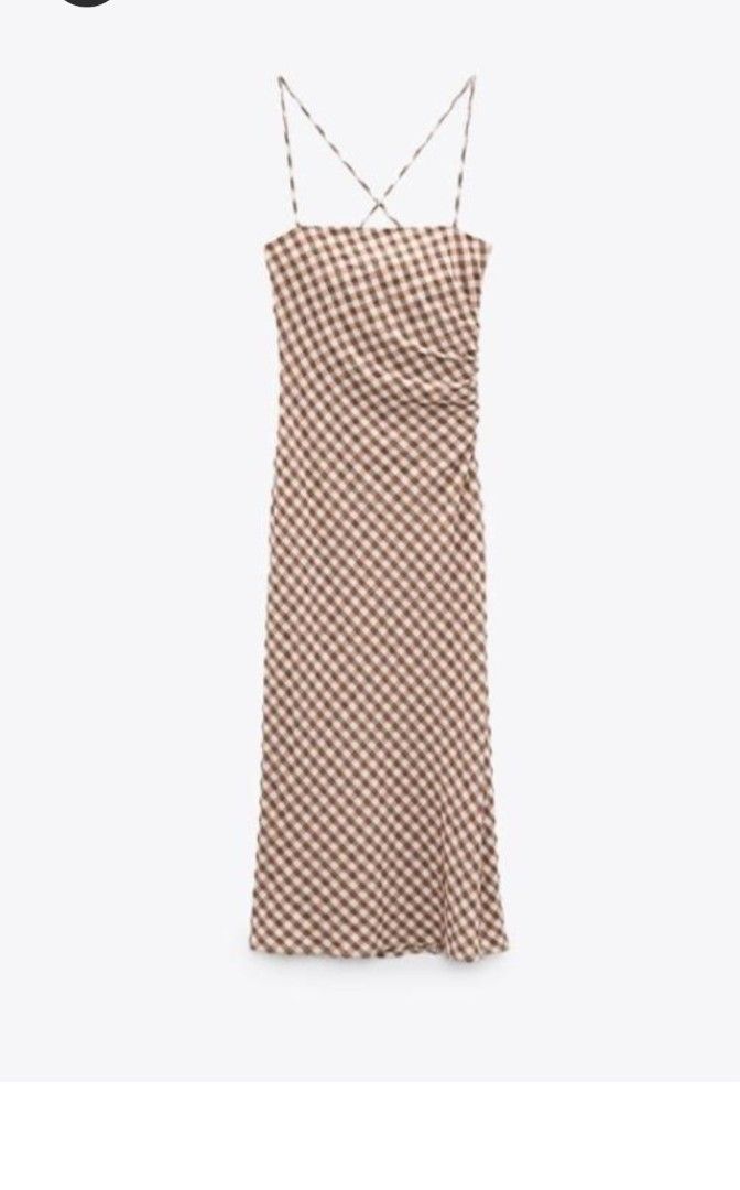 Zara Brown Gingham Draped Dress (Category: Dresses) located in Singapore. Submitted by Lemon_Chamomile (Listing ID 1377543219, Image 2). Description: Beautiful Gingham print Zara dress, the material is light weight cotton, with side slit. Non adjustable strap If you like Gingham print, this is nice piece small gingham print. Selling due to I put on weight, no longer able to fit in.